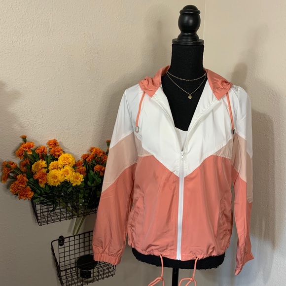 Wind breaker - Picture 2 of 4